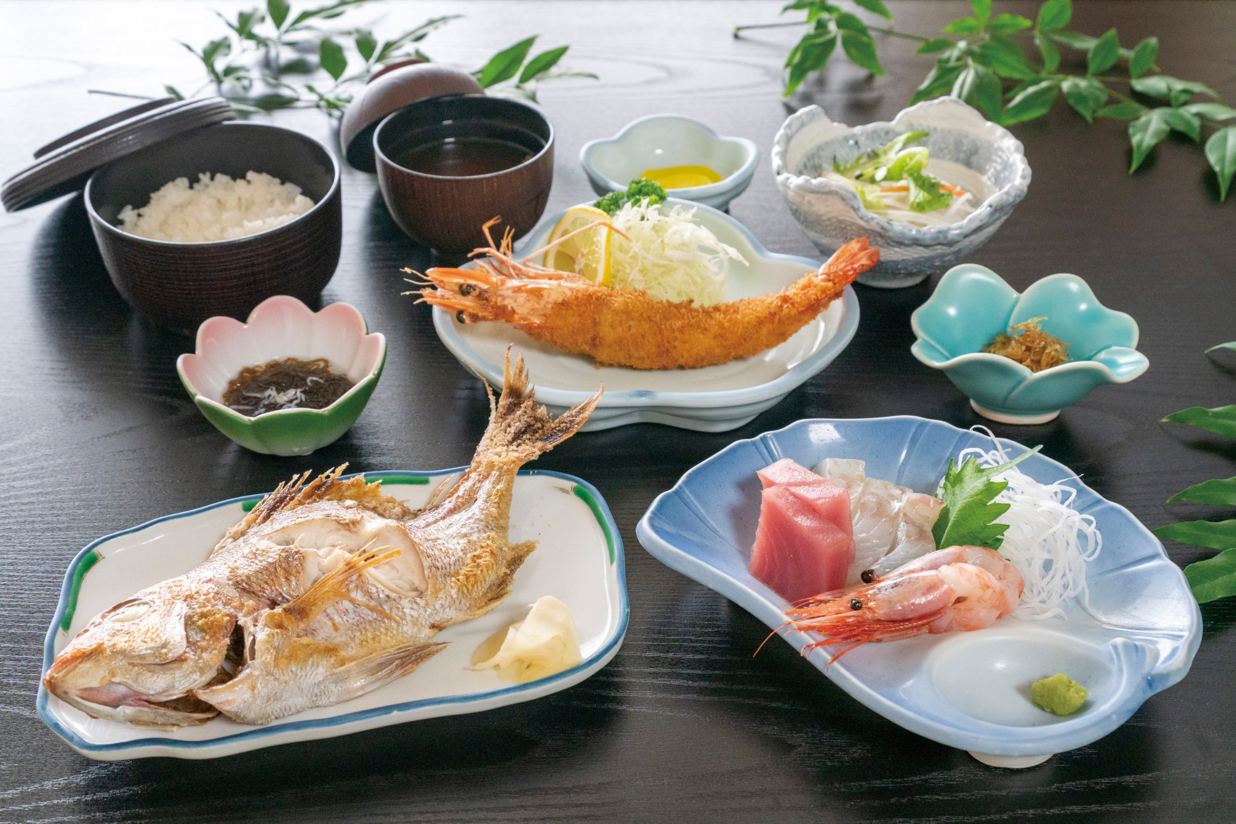 【9/1-10/31】えびせんパーク えびせんパークでぺったん体験と 南知多「田中屋旅館」で海鮮料理を堪能!